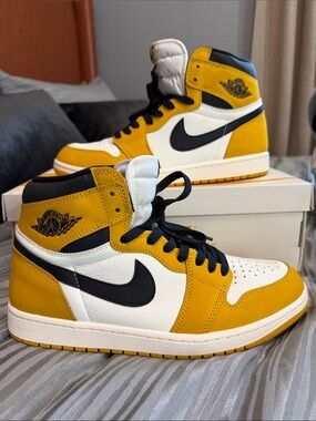 Air Jordan 1 Retro High OG / Yellow Ochre